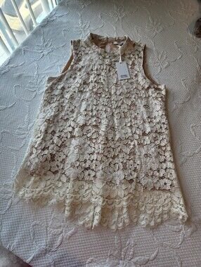 Rose & Olive Cream Lace Sleeveless Blouse